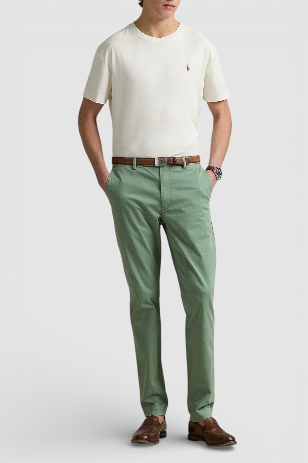 תמונת כל הלוק של חולצת טי